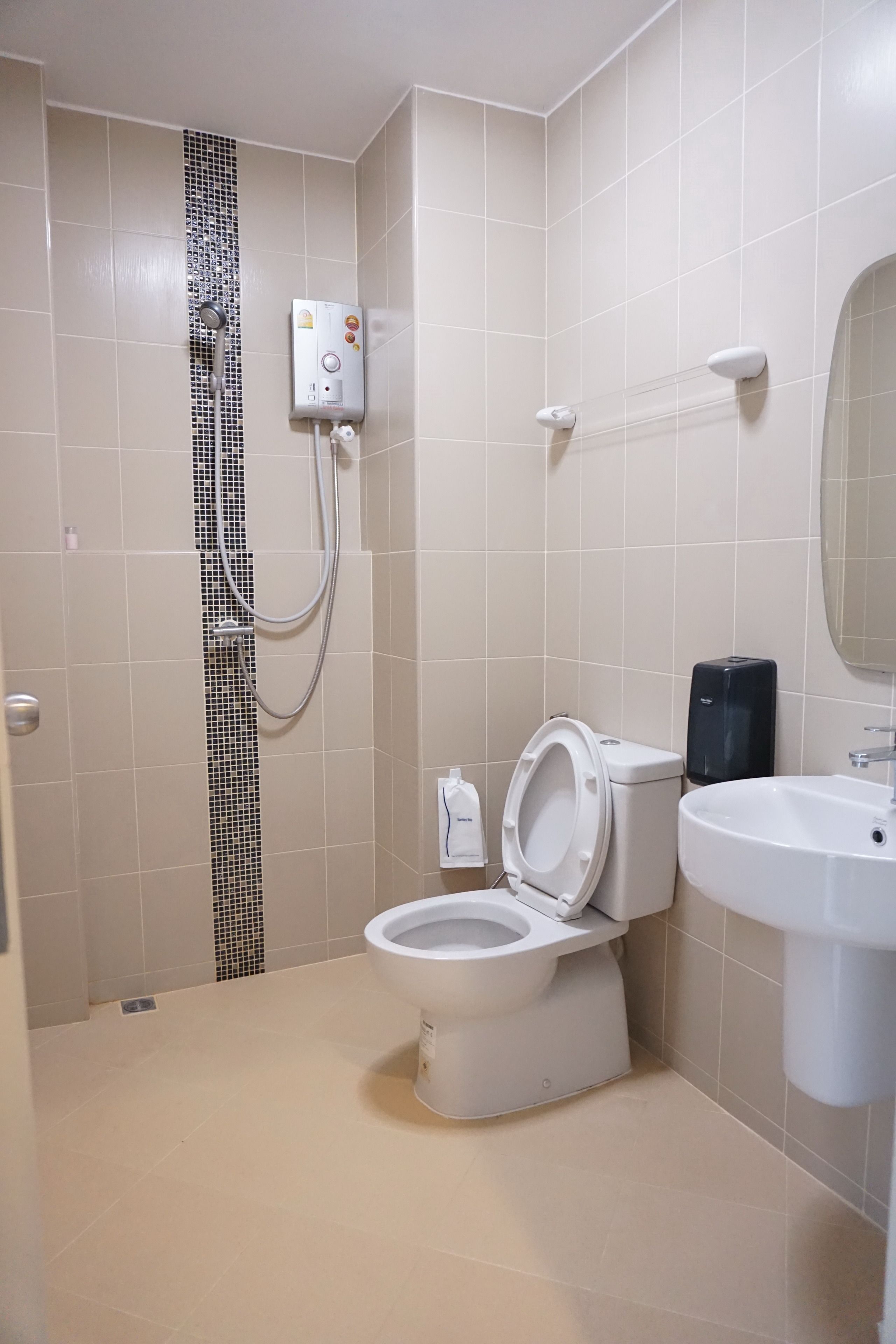 shower, free toiletries, towels