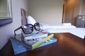 Standard Twin Room | Room amenity - Chompu Nakarin Apartment (Trang)