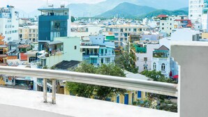 Senior-Zimmer, Balkon, Stadtblick | Ausblick vom Zimmer
