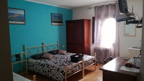 1 bedroom, Frette Italian sheets, minibar, desk - Affittacamere Le Statue Del Sinis (Cabras)
