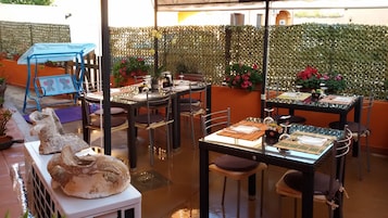 Desayuno todos los días (con cargo)