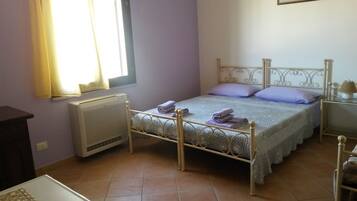 1 dormitorio, sábanas italianas Frette, minibar y escritorio