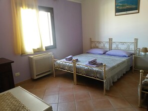 1 bedroom, Frette Italian sheets, minibar, desk - Affittacamere Le Statue Del Sinis (Cabras)