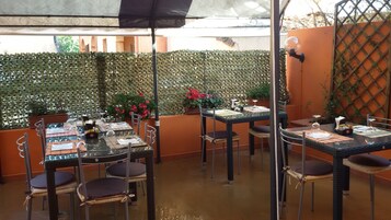 Desayuno todos los días (con cargo)