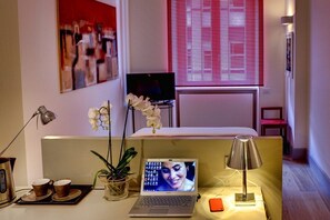 Camera doppia, 1 letto a una piazza e mezza (Small Bed) | Biancheria da letto di alta qualità, minibar, cassaforte in camera