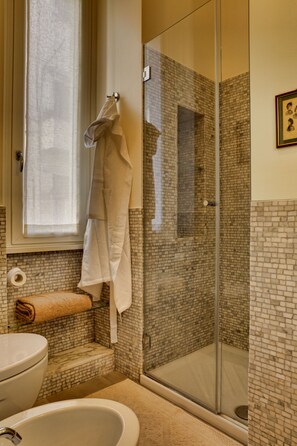 Chambre Deluxe avec lits jumeaux | Salle de bain