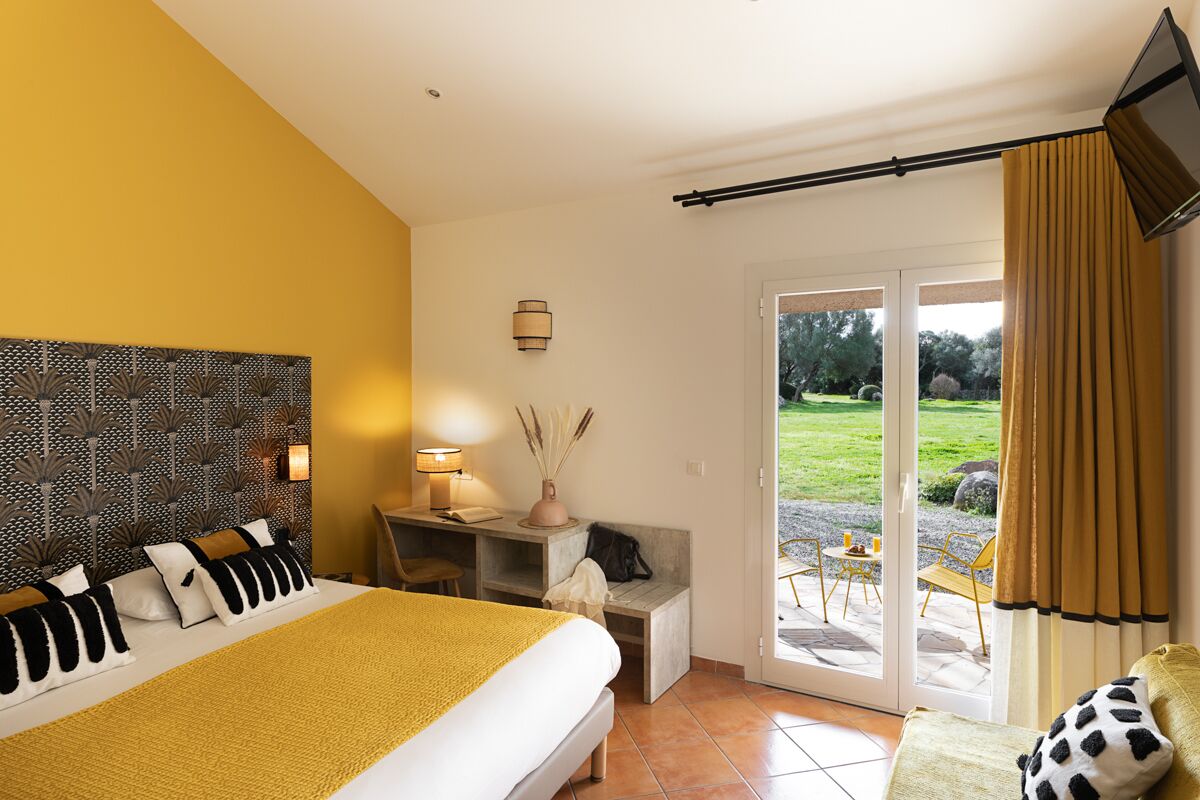 superior room | desk, iron/ironing board, travel cot, free wifi