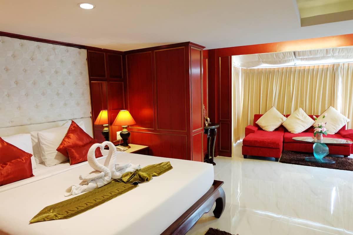 Suite | Premium bedding, in-room safe, desk, soundproofing