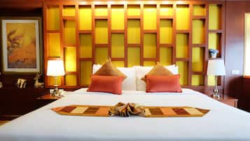 Suite | Premium bedding, in-room safe, desk, soundproofing