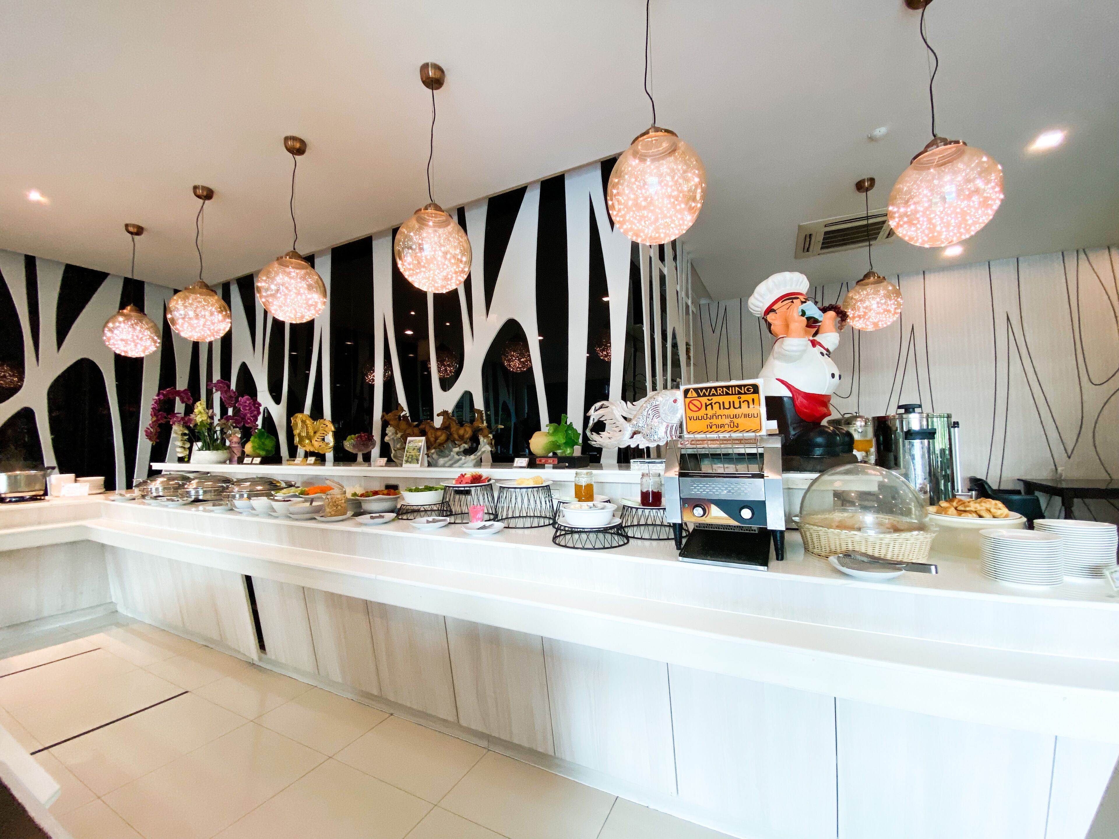 Daily buffet breakfast for a fee