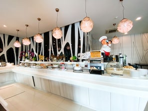 Buffet déjeuner servi tous les jours en supplément