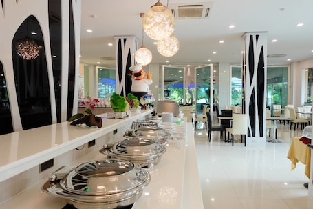 Café da manhã com buffet todos os dias (THB 200 por pessoa)