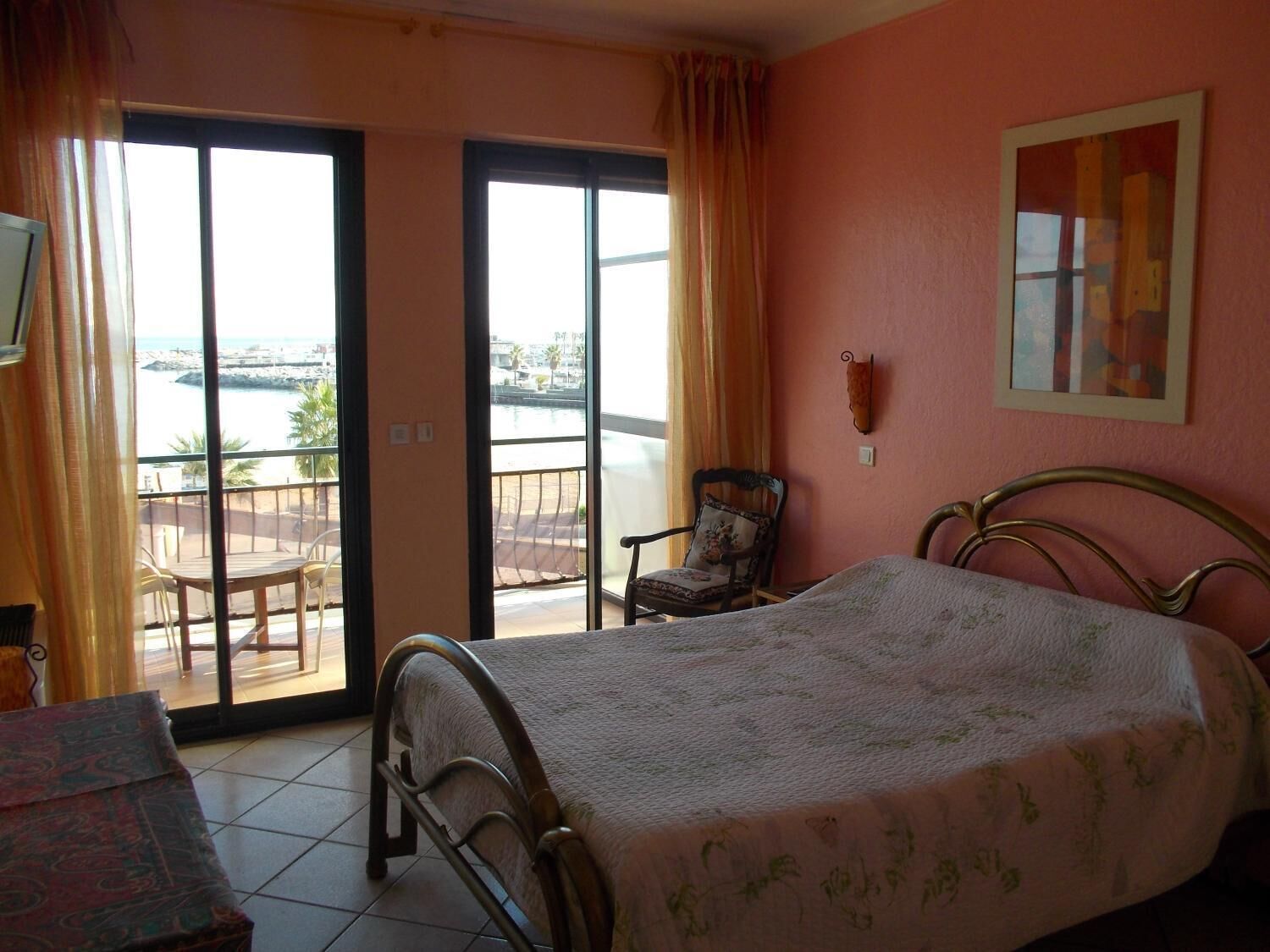 1 bedroom, free cots/infant beds, free wifi