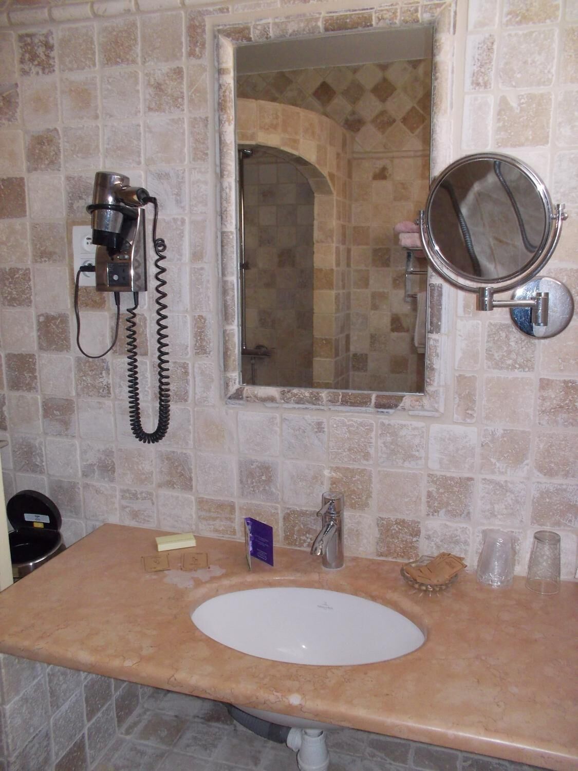 shower, free toiletries, towels