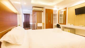 Desk, rollaway beds, free WiFi
