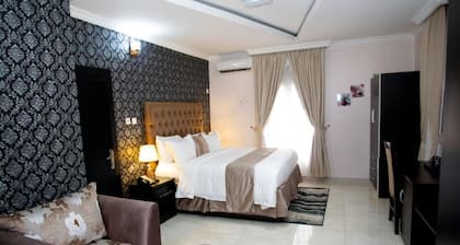 Sparklyn Hotels & Suites