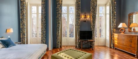 Luxury-Suite, Stadtblick | 1 Schlafzimmer, hochwertige Bettwaren, Schreibtisch