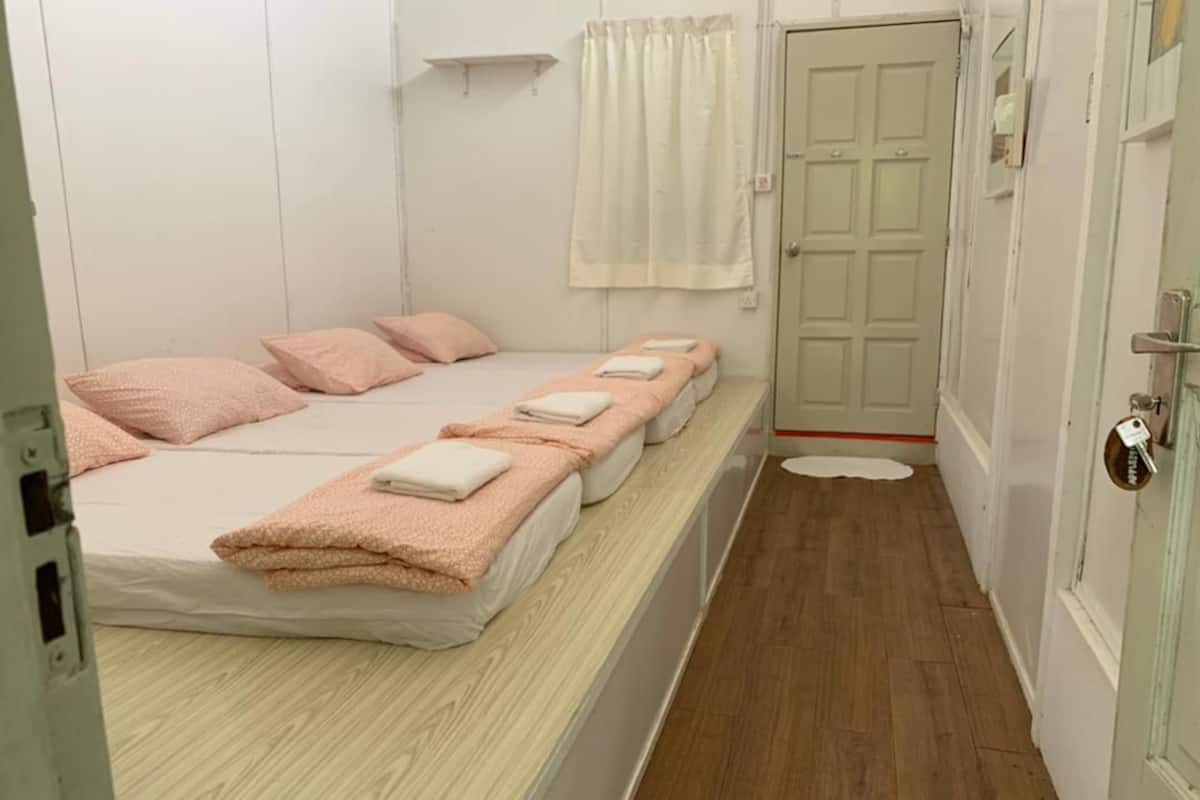 Standard Family Garden Room, Shared Bathroom | Free WiFi, bed sheets