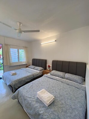 Perhehuone, 2 keskisuurta parisänkyä, jaettu kylpyhuone | Wi-Fi, vuodevaatteet