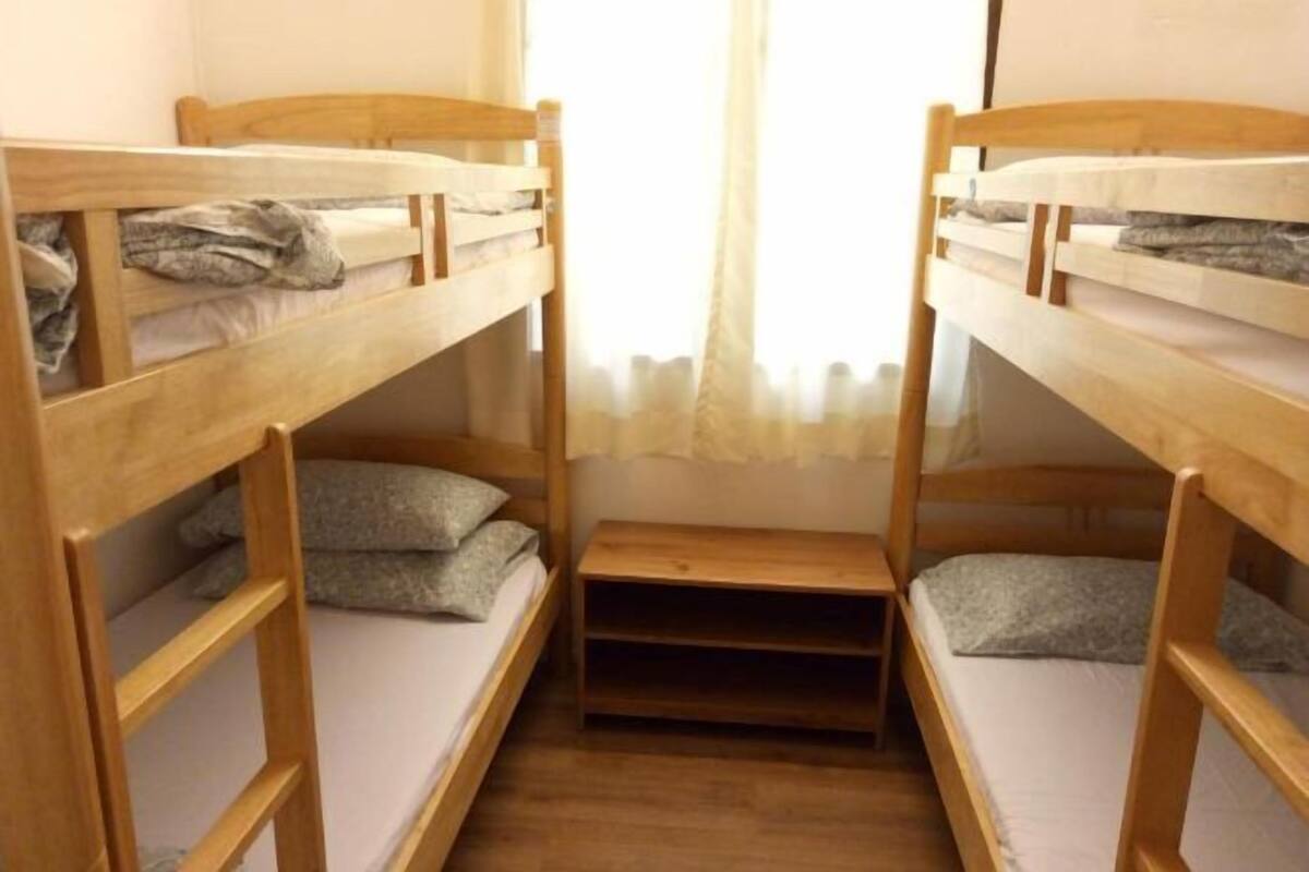WiFi, bed sheets