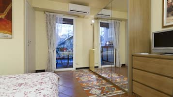 Blackout drapes, iron/ironing board, free WiFi