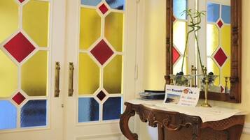 A room with a wooden desk, a mirror, and a sign reading "Teamwork Sea Colours."