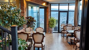 Breakfast area - Laerton Hotel Tbilisi (Tbilisi)