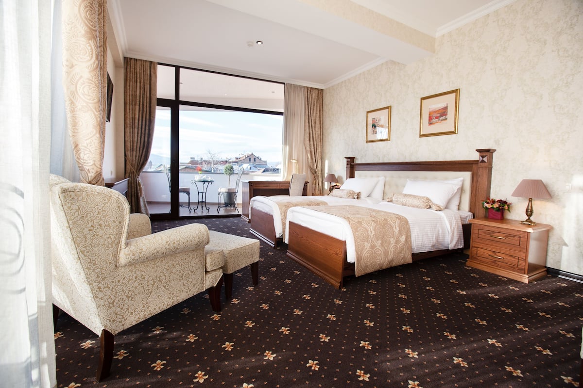 In-room safe, desk, soundproofing, iron/ironing board (on request)