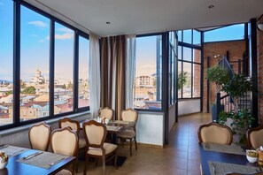 Free daily buffet breakfast - Laerton Hotel Tbilisi (Tbilisi)