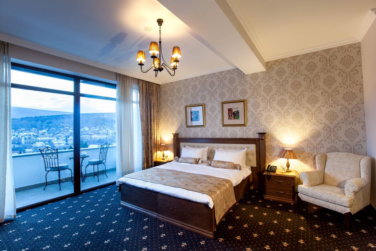 In-room safe, desk, soundproofing, iron/ironing board (on request)