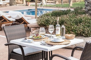 Breakfast, lunch and dinner served  - Finca Es Torrent (Campos)