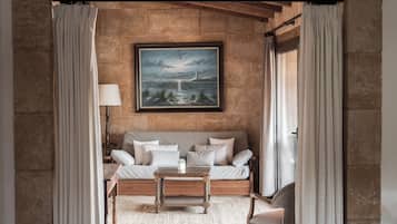 Suite | Zona de estar | Una televisión de pantalla plana