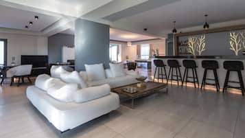 Een 32-inch flatscreentelevisie met digitale zenders en televisie