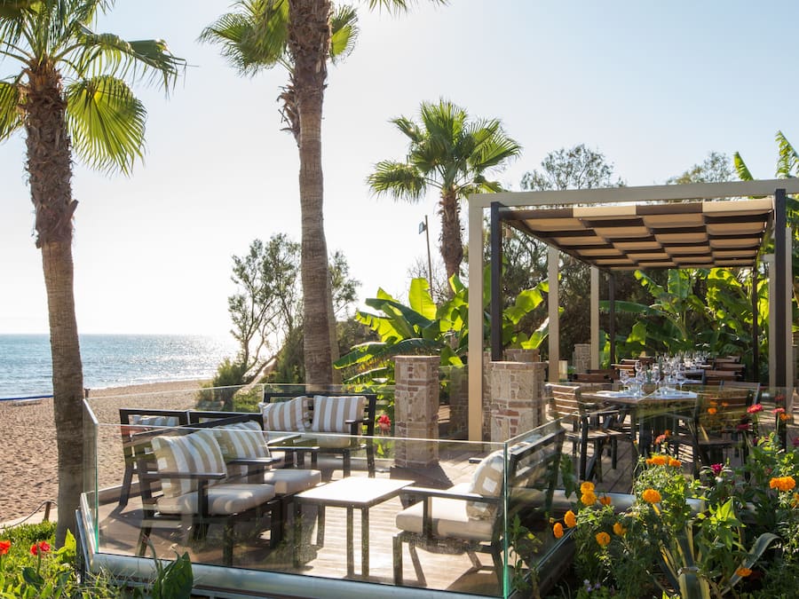 32-inch flat-screen TV with digital channels, TV