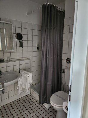 Standard Apartment, Private Bathroom | Bathroom