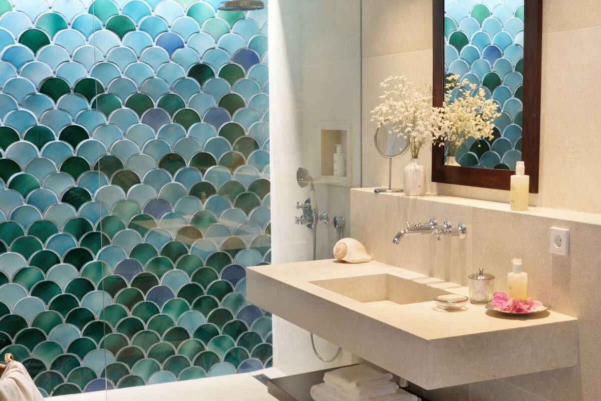 deluxe room | bathroom | shower, free toiletries, hair dryer, bathrobes