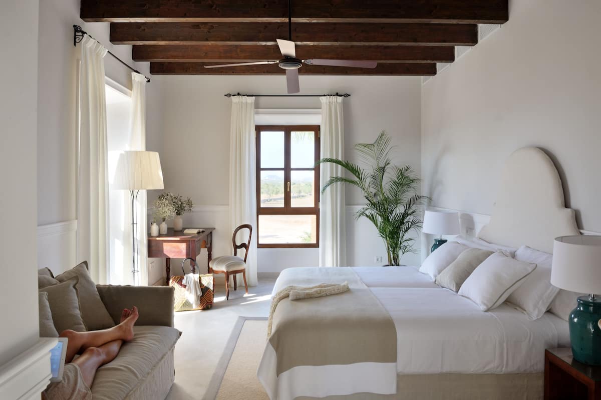 deluxe room | premium bedding, in-room safe, individually decorated, soundproofing