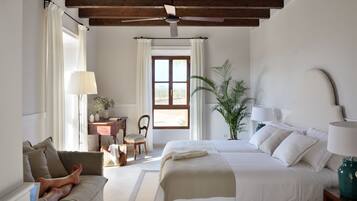 Premium bedding, in-room safe, individually decorated, soundproofing