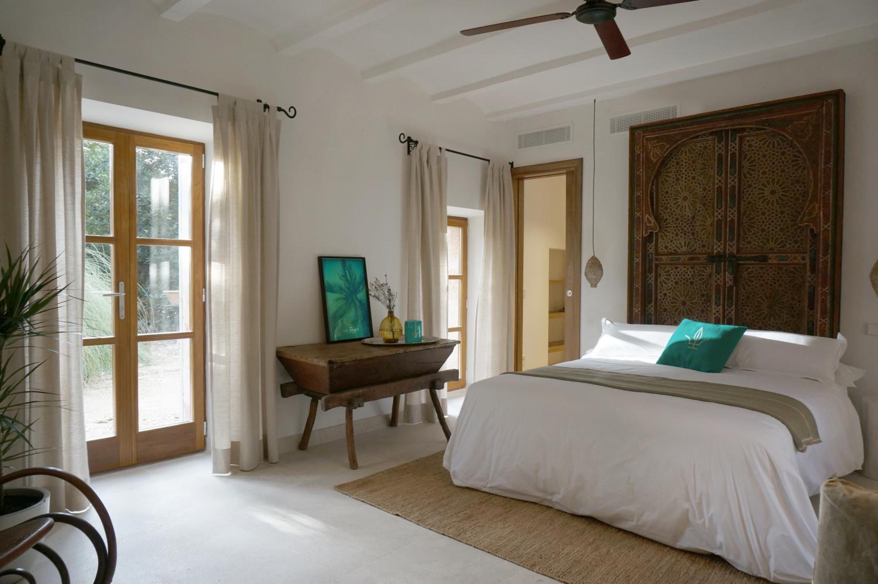 premium bedding, in-room safe, individually decorated, soundproofing