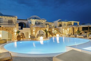 Outdoor pool - Orabel Suites (Santorini)
