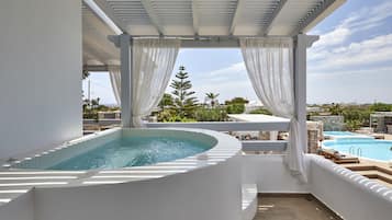 Suite de luna de miel (with Private Outdoor Jacuzzi) | Ropa de cama de alta calidad y minibar