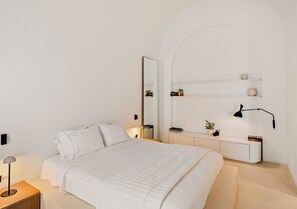 Honeymoon Suite (with Private Outdoor Jacuzzi) | Premium bedding, minibar, in-room safe, soundproofing - Orabel Suites (Santorini)