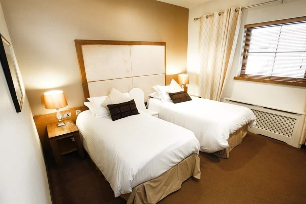 Double or Twin Room, Ensuite (Gold)