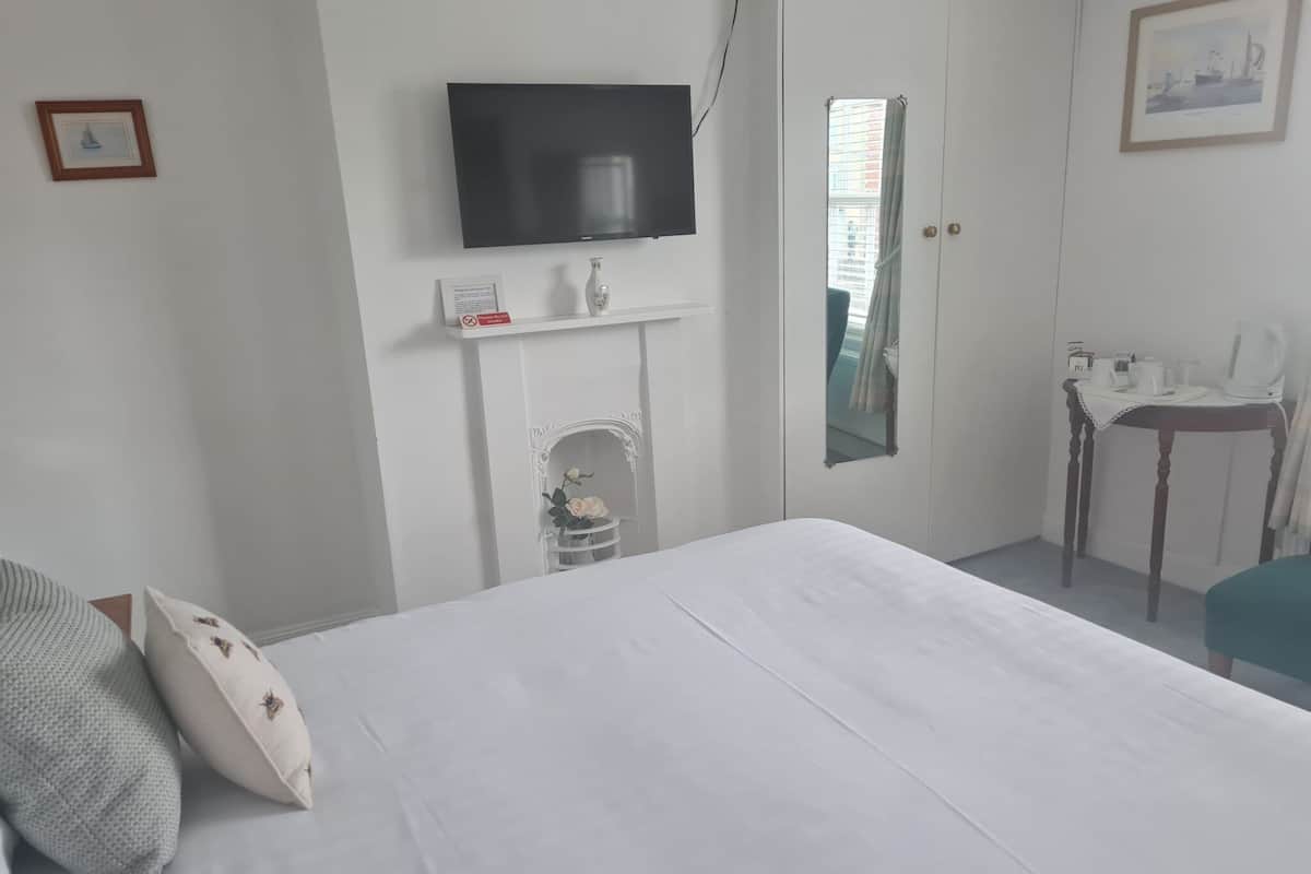 Deluxe Double Room, Ensuite (Room 2)