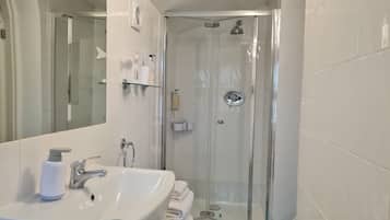 Double or Twin Room, Private Bathroom (Room 1) | Bathroom
