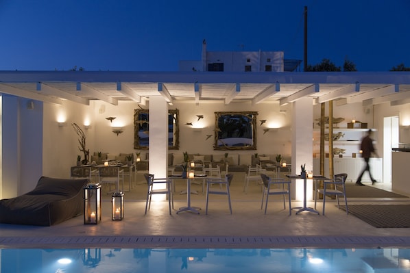 Breakfast, lunch, dinner served; Mediterranean cuisine