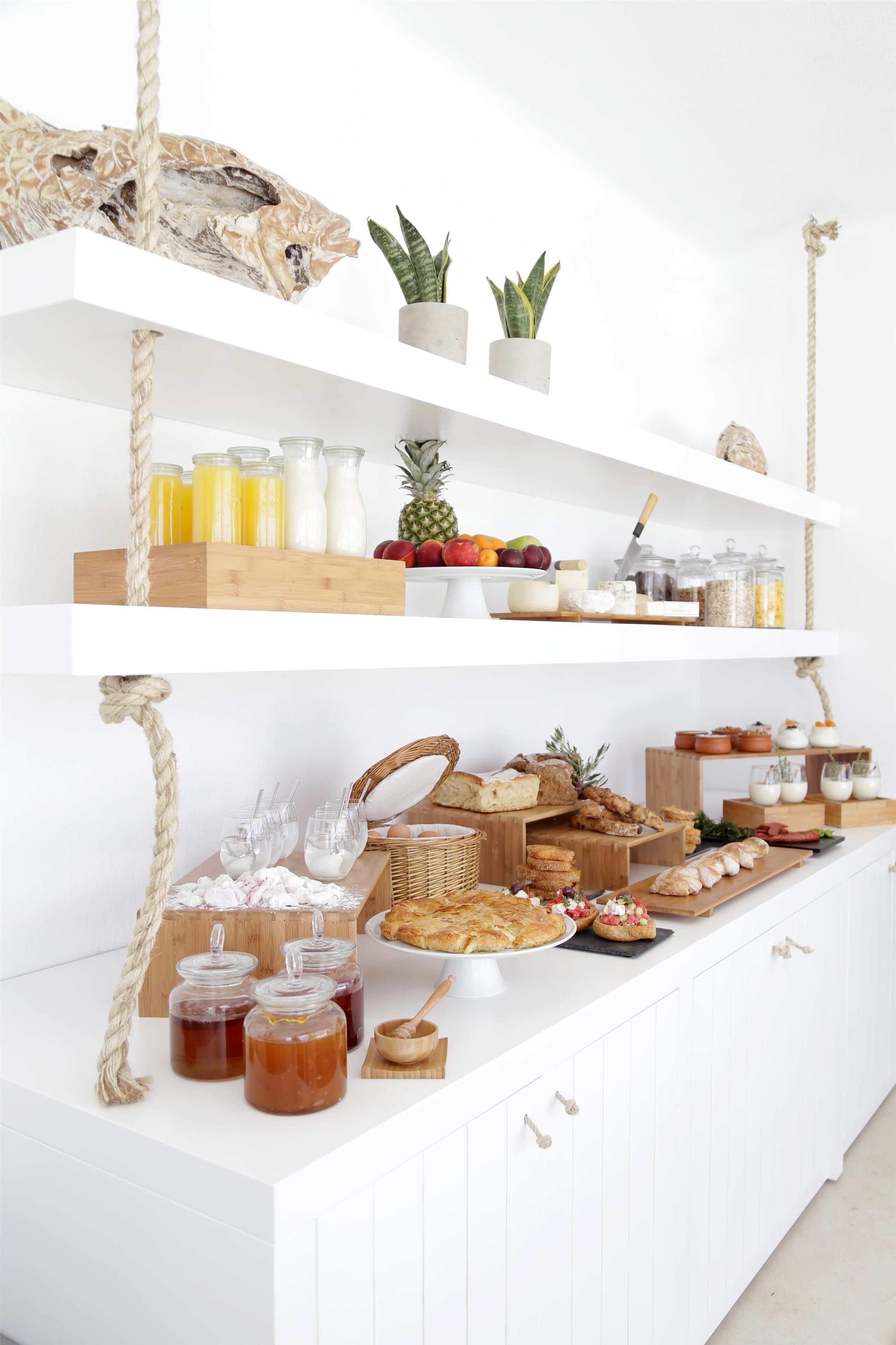 Breakfast, lunch, dinner served; Mediterranean cuisine 