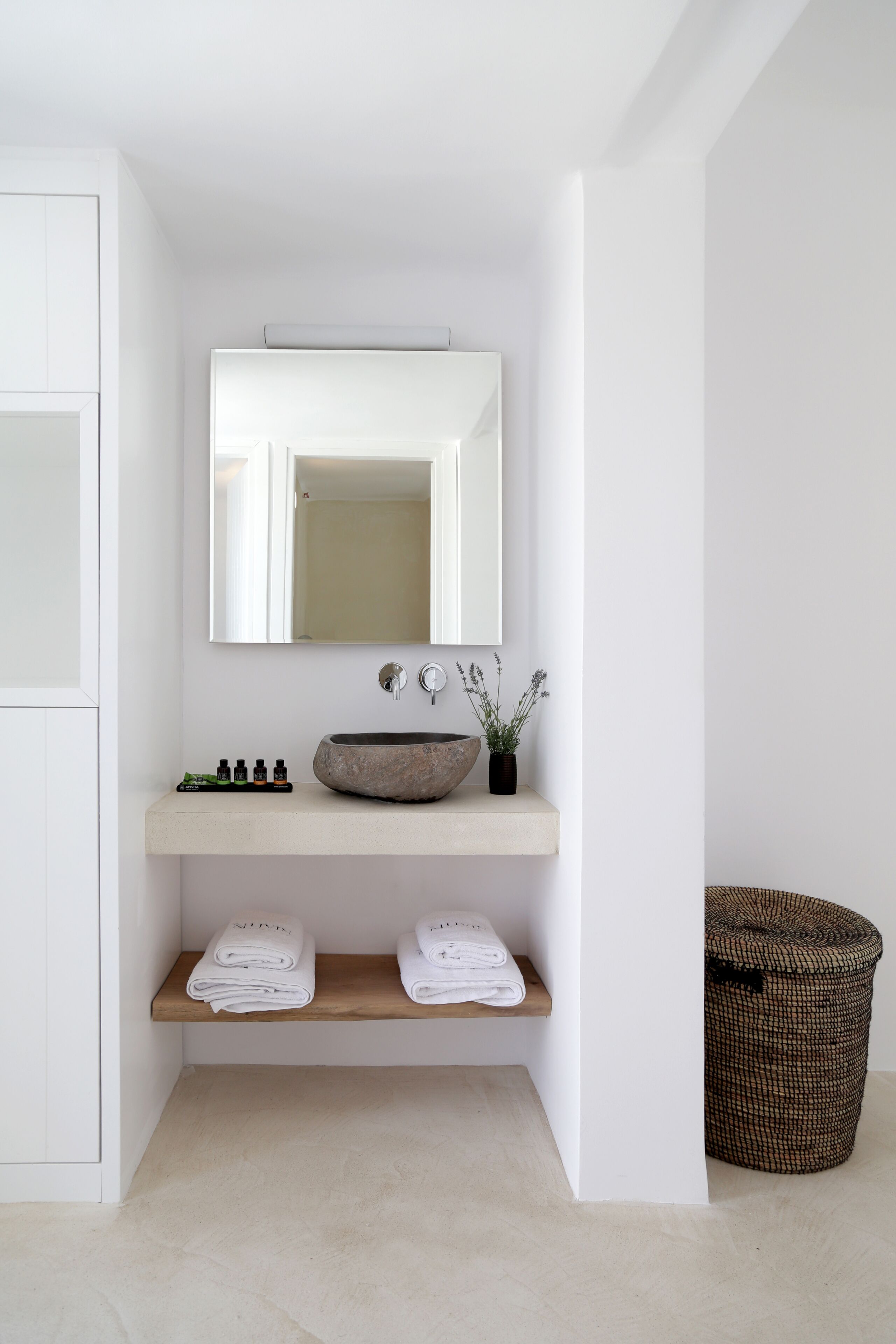 junior suite, sea view | bathroom | shower, rainfall showerhead, free toiletries, hair dryer