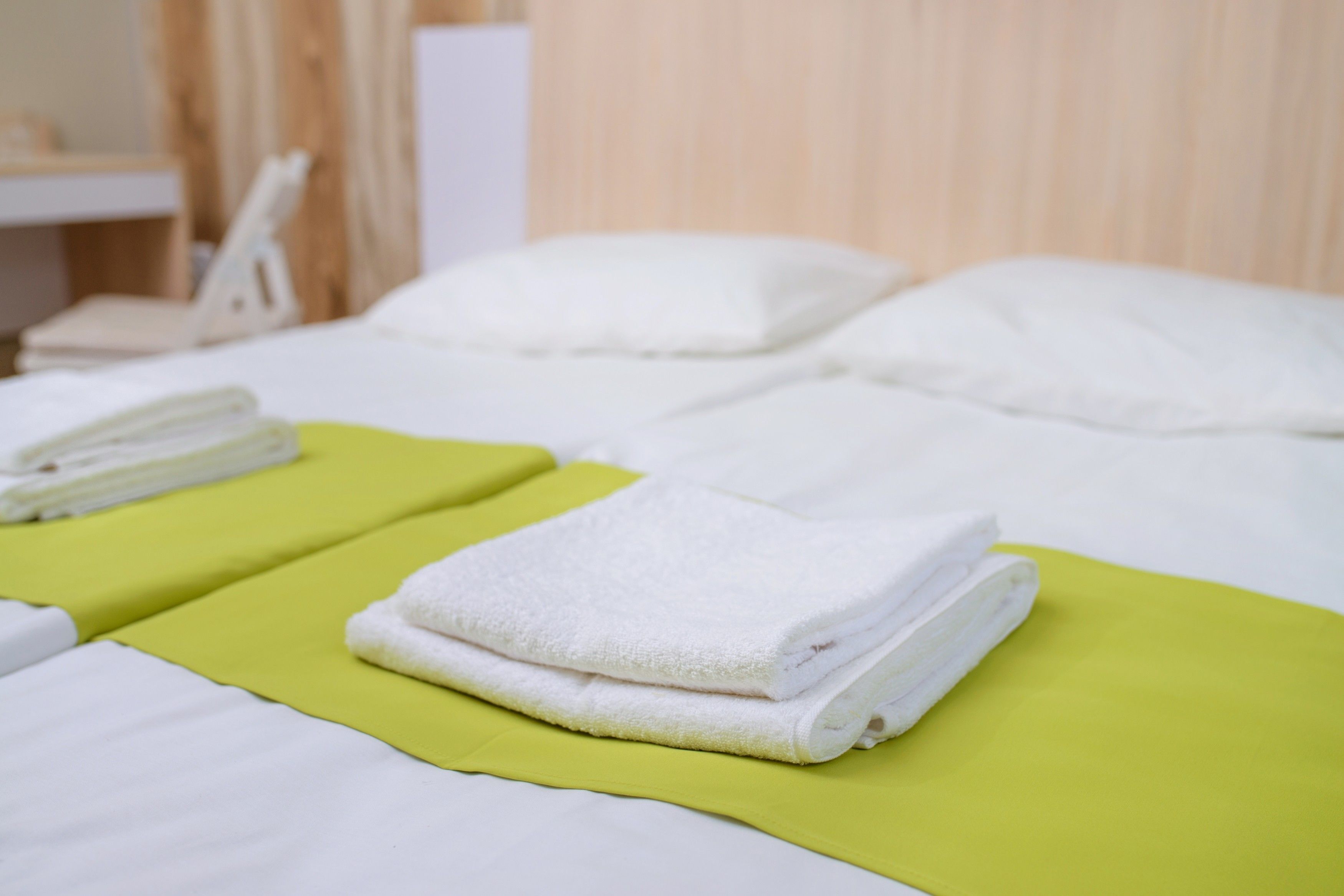 Standard Double Room | Meja, ruang kerja komputer riba, seterika/papan seterika, Wi-fi percuma 