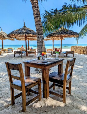 Breakfast, lunch, dinner served; international cuisine, ocean views